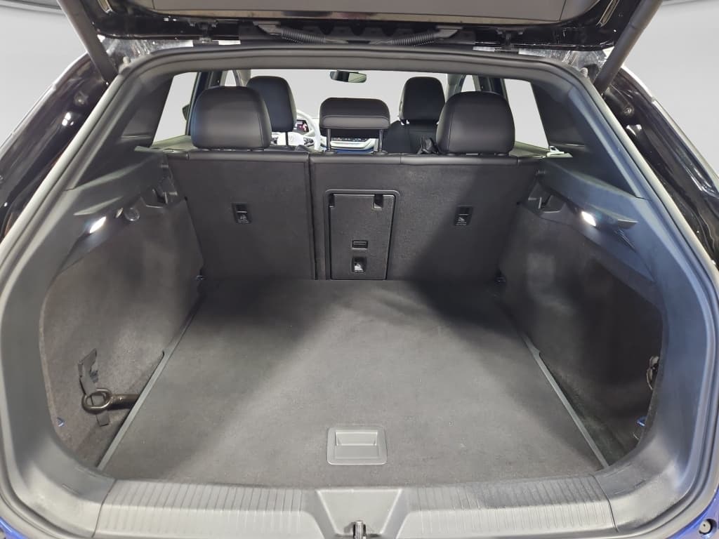 2021 Volkswagen ID.4 view 25