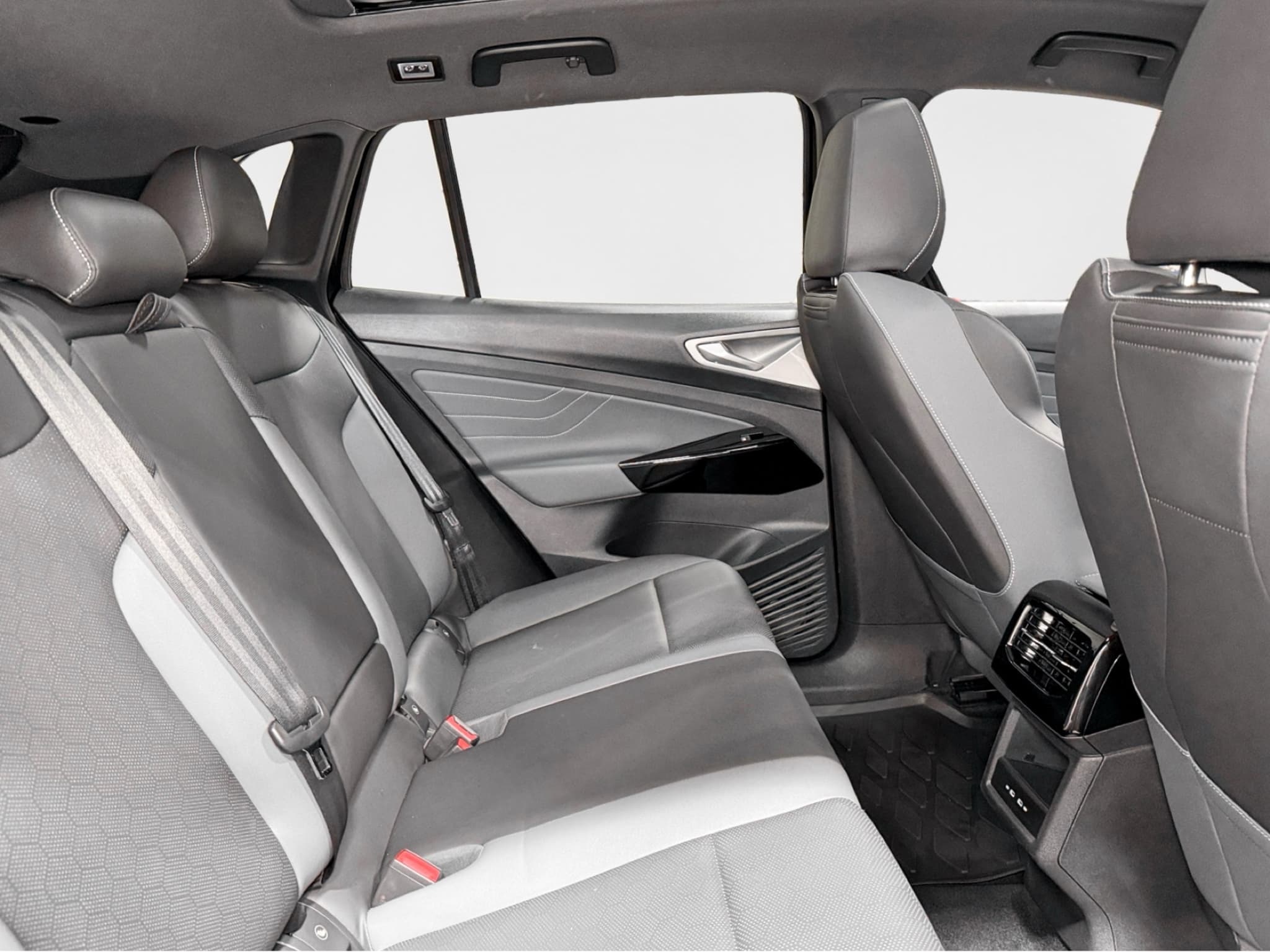 2023 Volkswagen ID.4 view 20