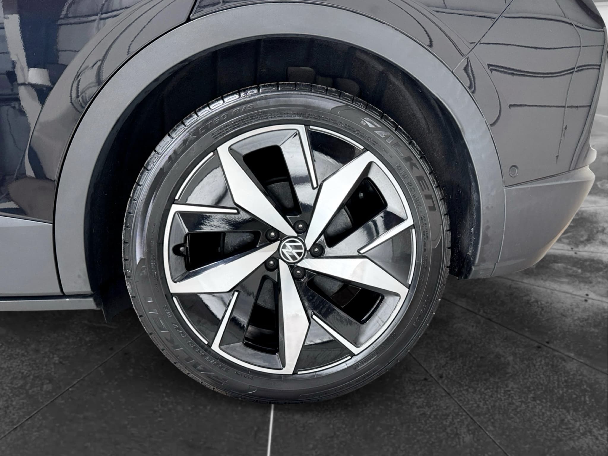 2023 Volkswagen ID.4 view 29