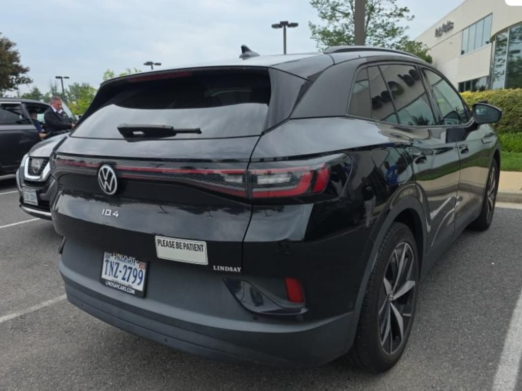2023 Volkswagen ID.4 view 3