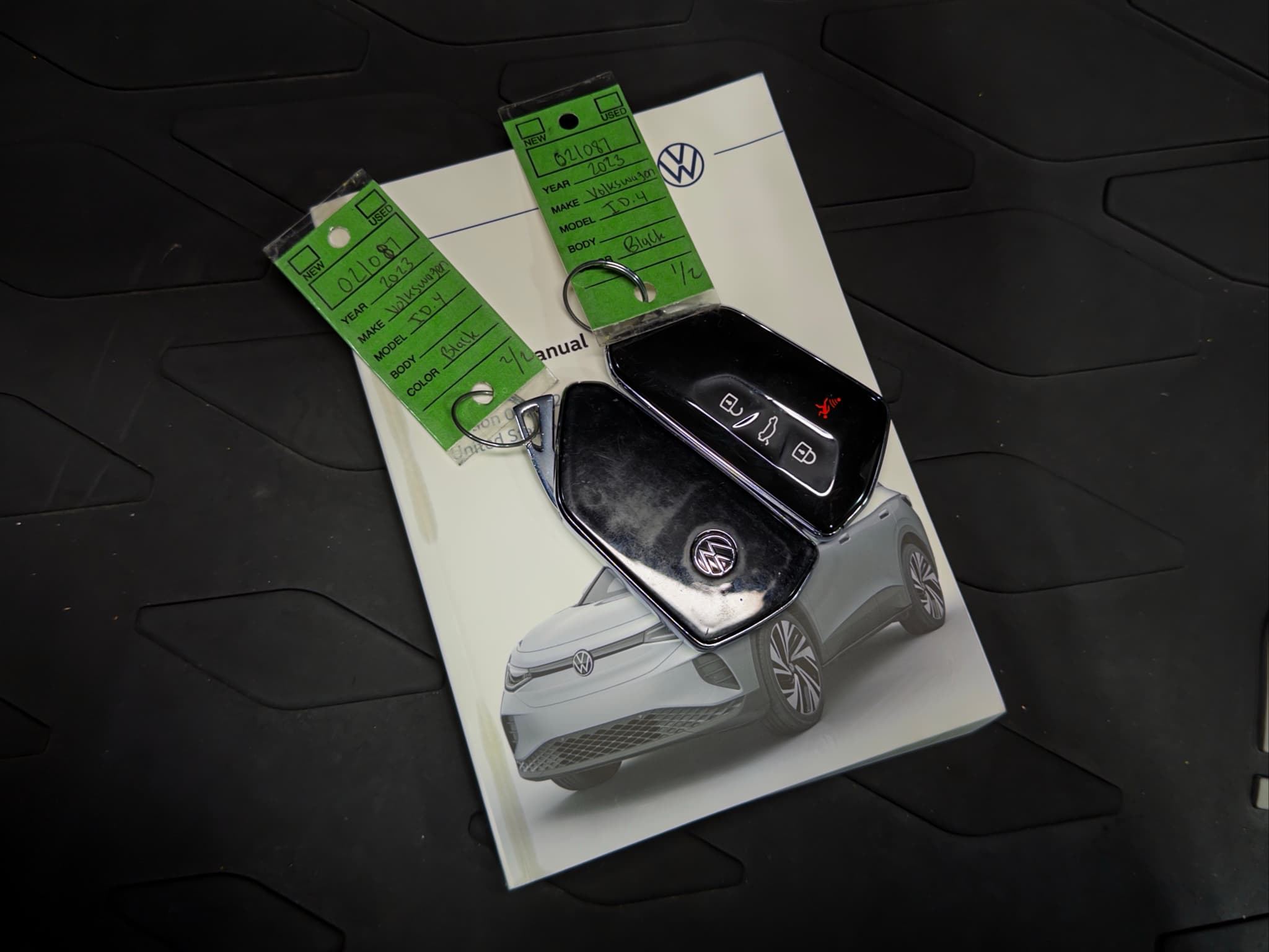2023 Volkswagen ID.4 view 21