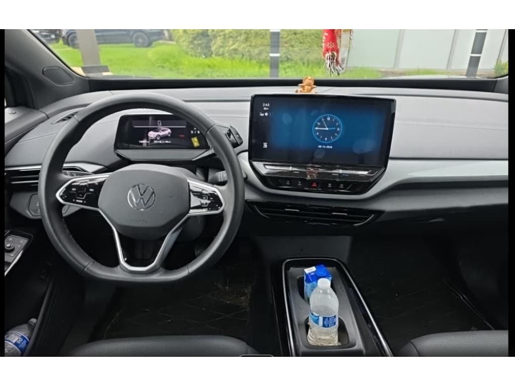 2023 Volkswagen ID.4 view 5