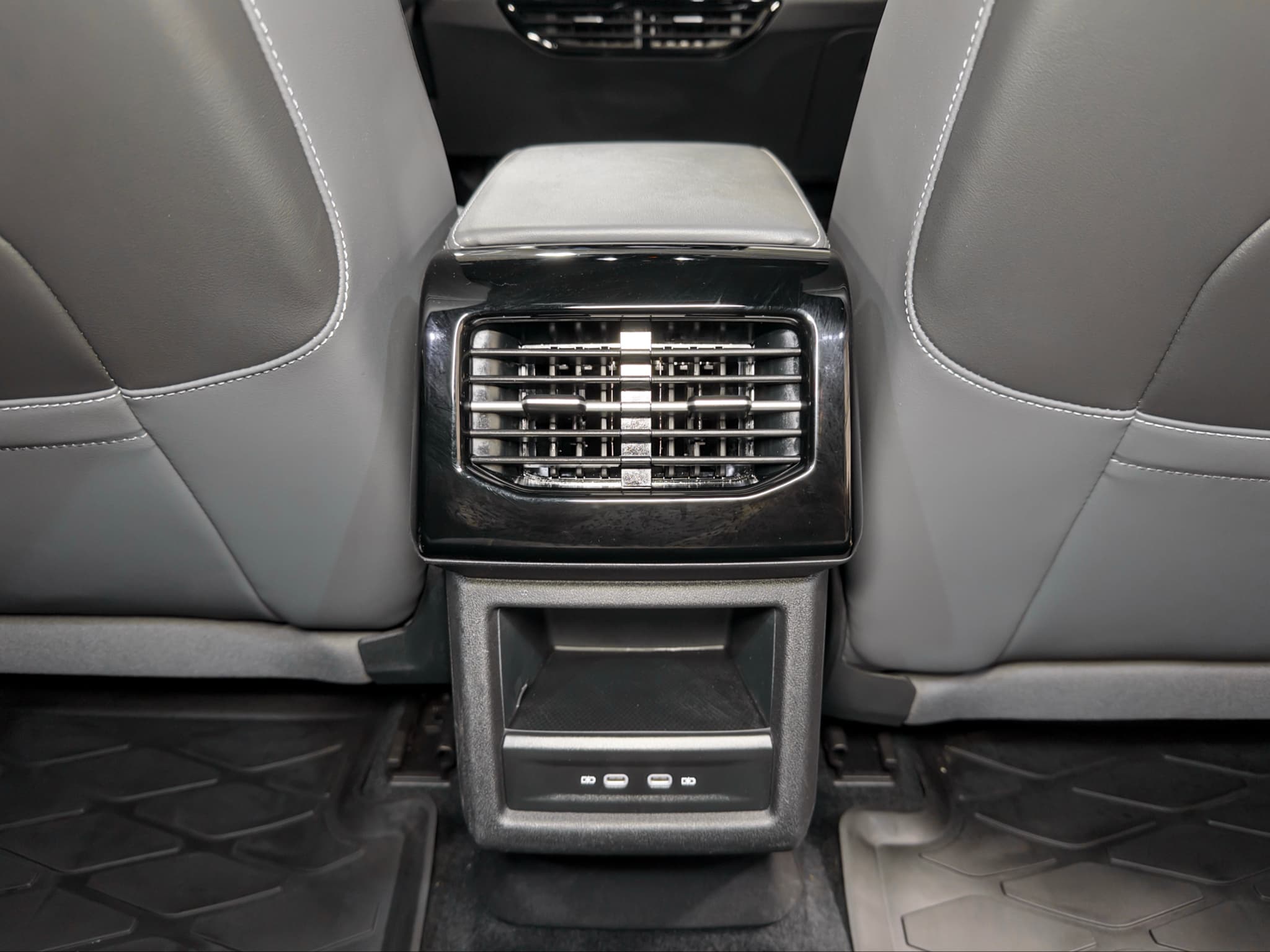 2023 Volkswagen ID.4 view 19