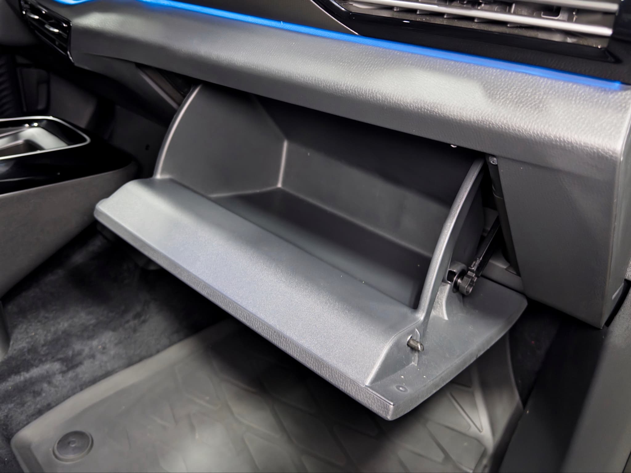 2023 Volkswagen ID.4 view 18