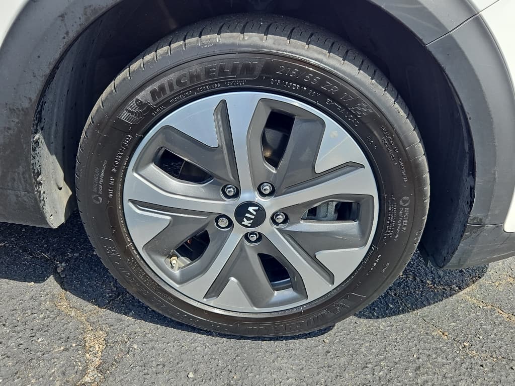 2019 Kia Niro EV view 35