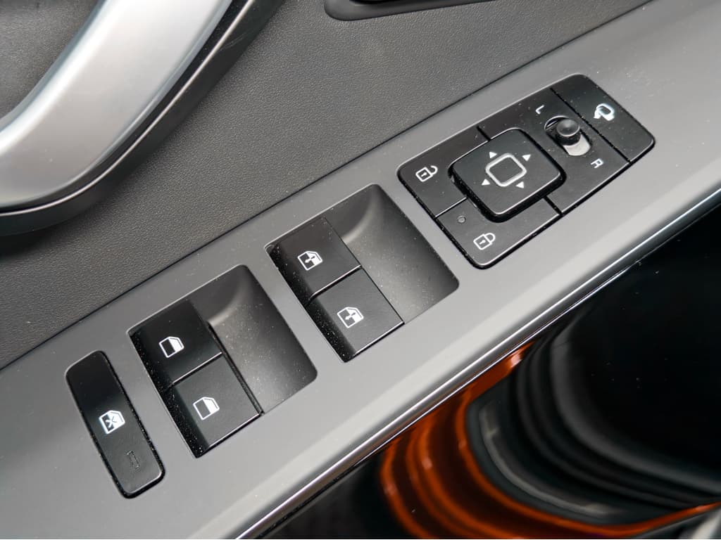 2023 Kia Niro EV view 7