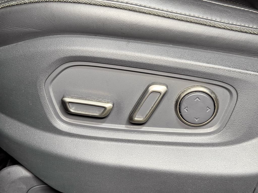 2023 Rivian R1T view 6