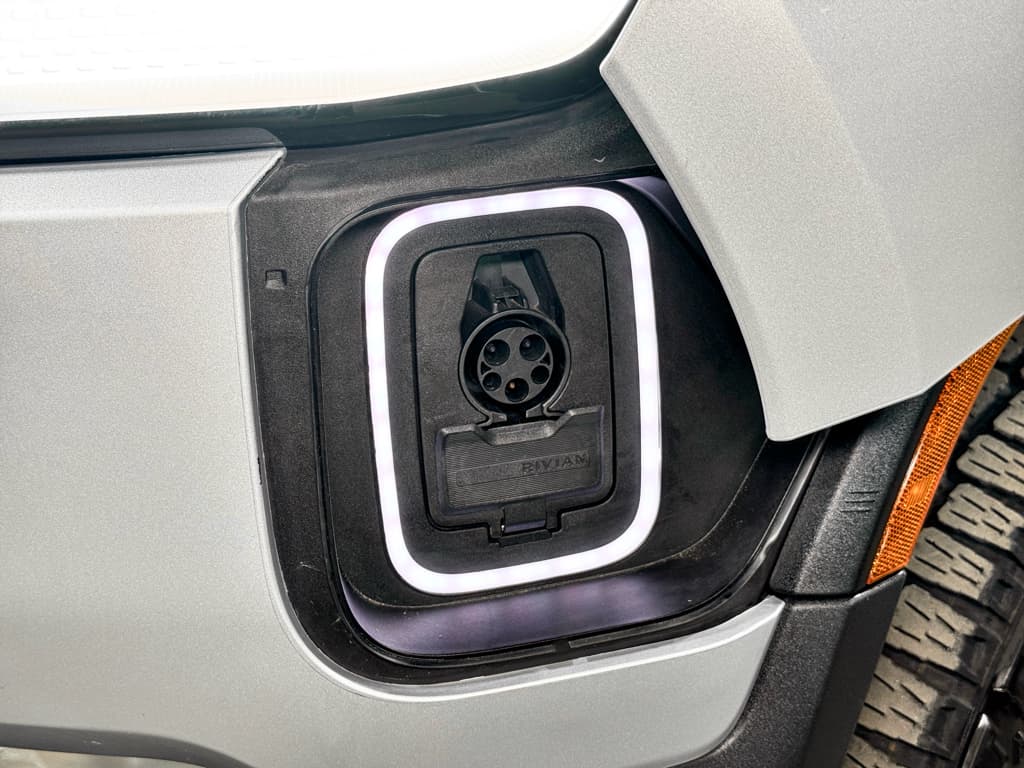 2023 Rivian R1T view 5