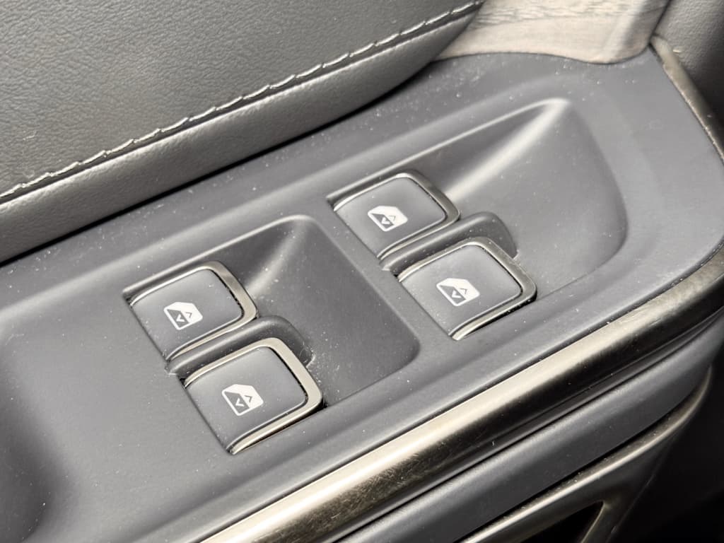 2023 Rivian R1T view 7
