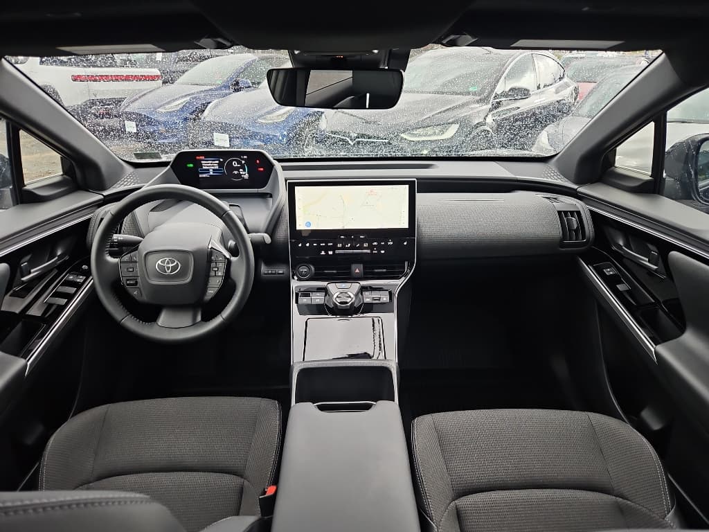 2023 Toyota bZ4X view 13