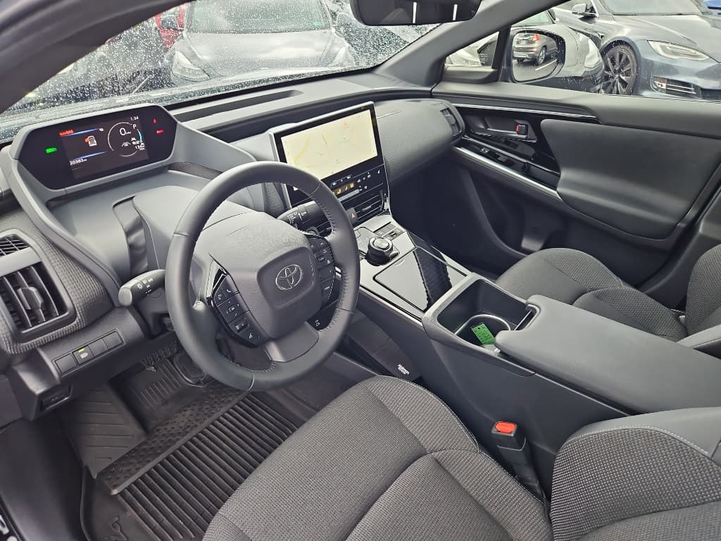 2023 Toyota bZ4X view 14
