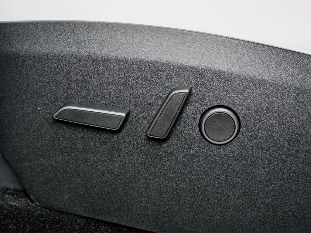 2024 Tesla Model Y view 6