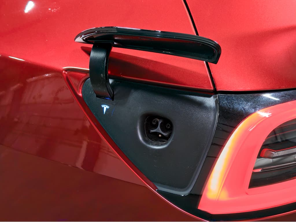 2024 Tesla Model Y view 5
