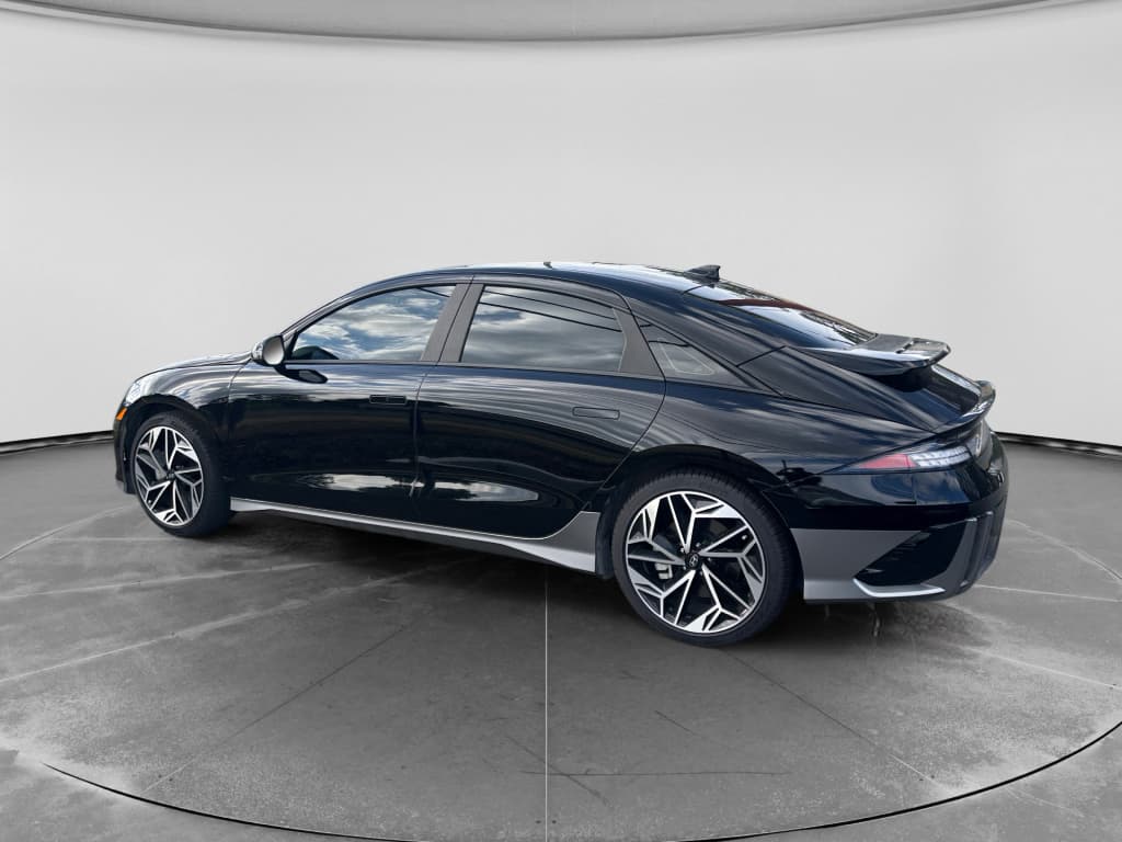 2023 Hyundai IONIQ 6 view 2