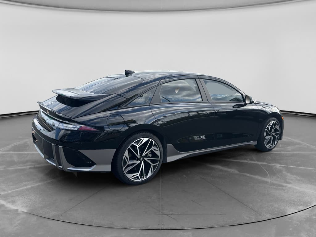 2023 Hyundai IONIQ 6 view 3