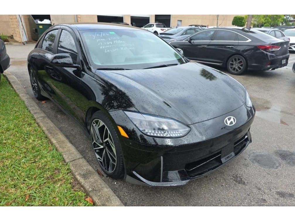 2023 Hyundai IONIQ 6 view 2