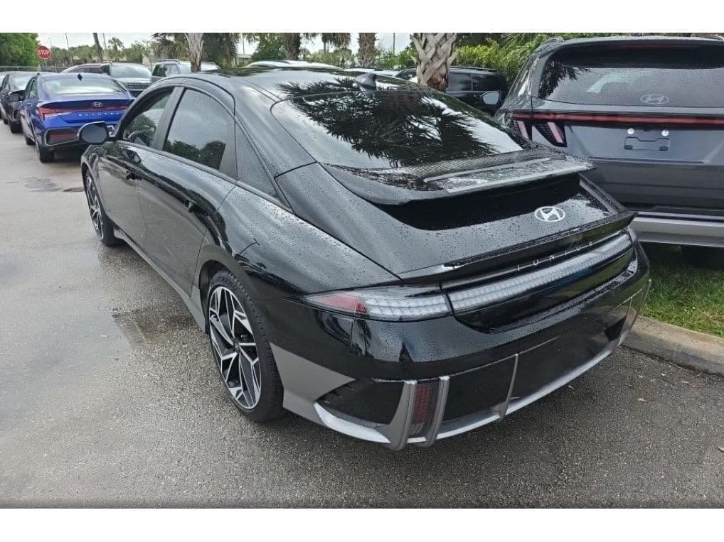 2023 Hyundai IONIQ 6 view 4