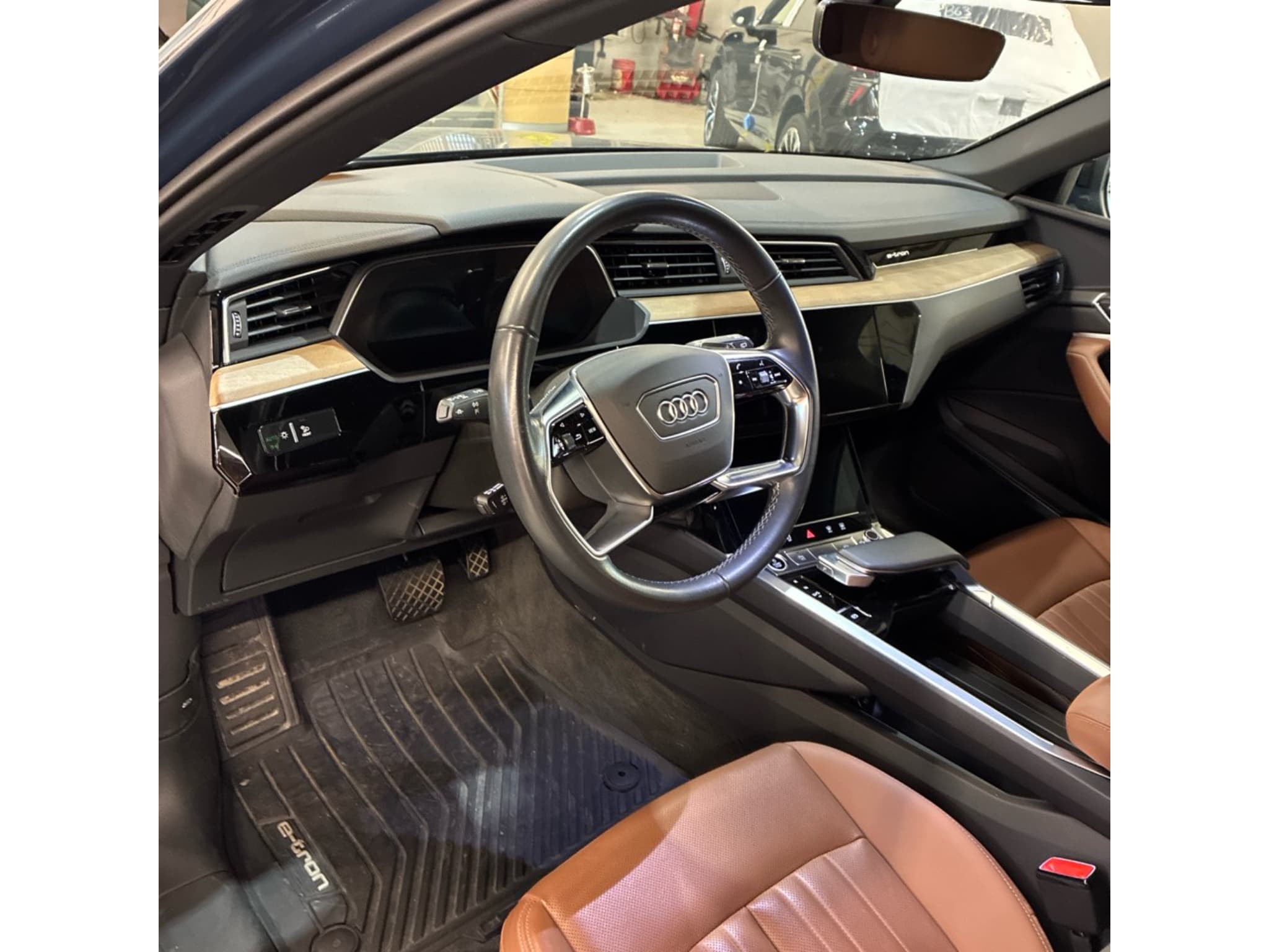 2024 Audi Q8 e-tron view 6