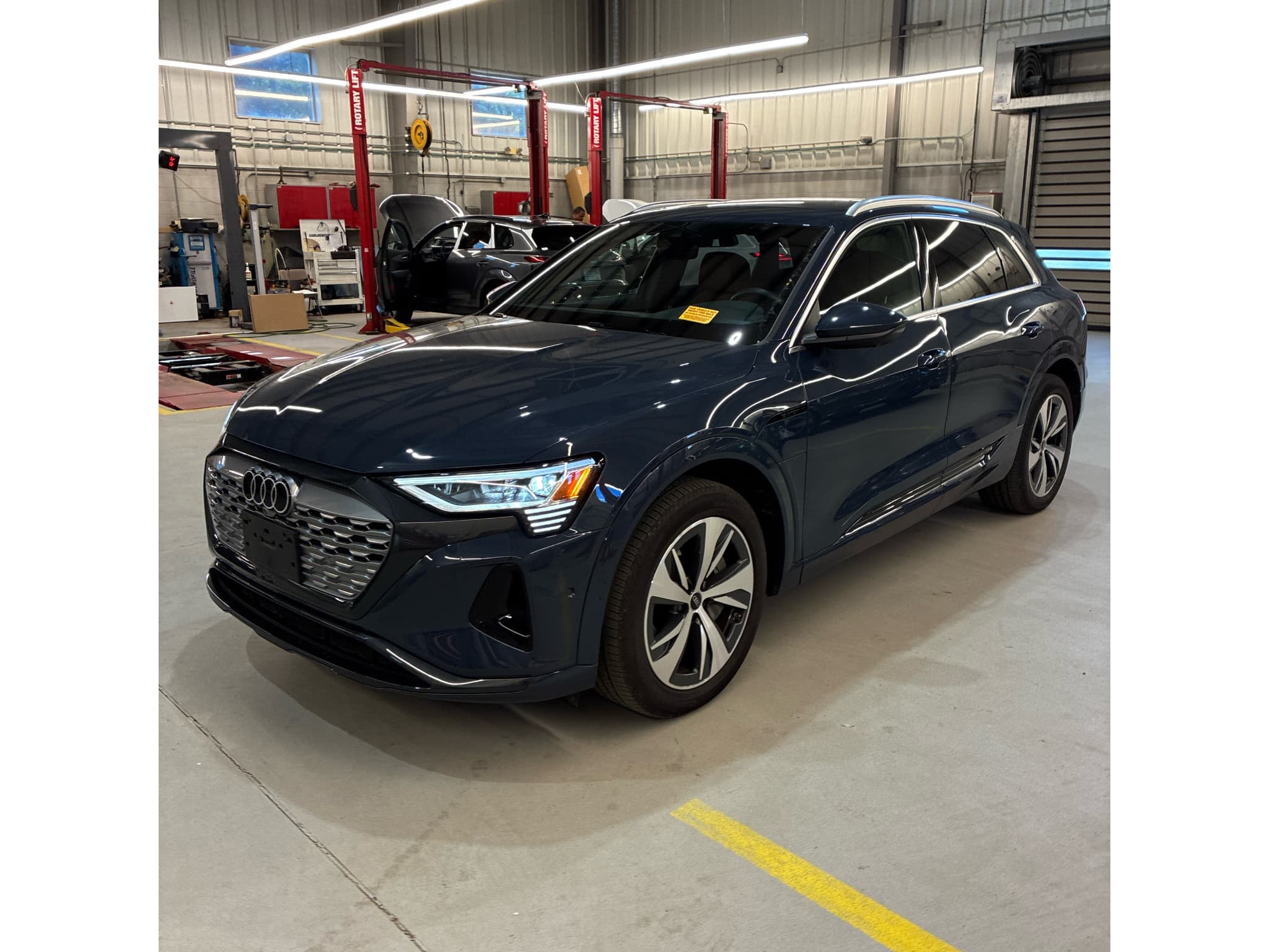 2024 Audi Q8 e-tron view 1
