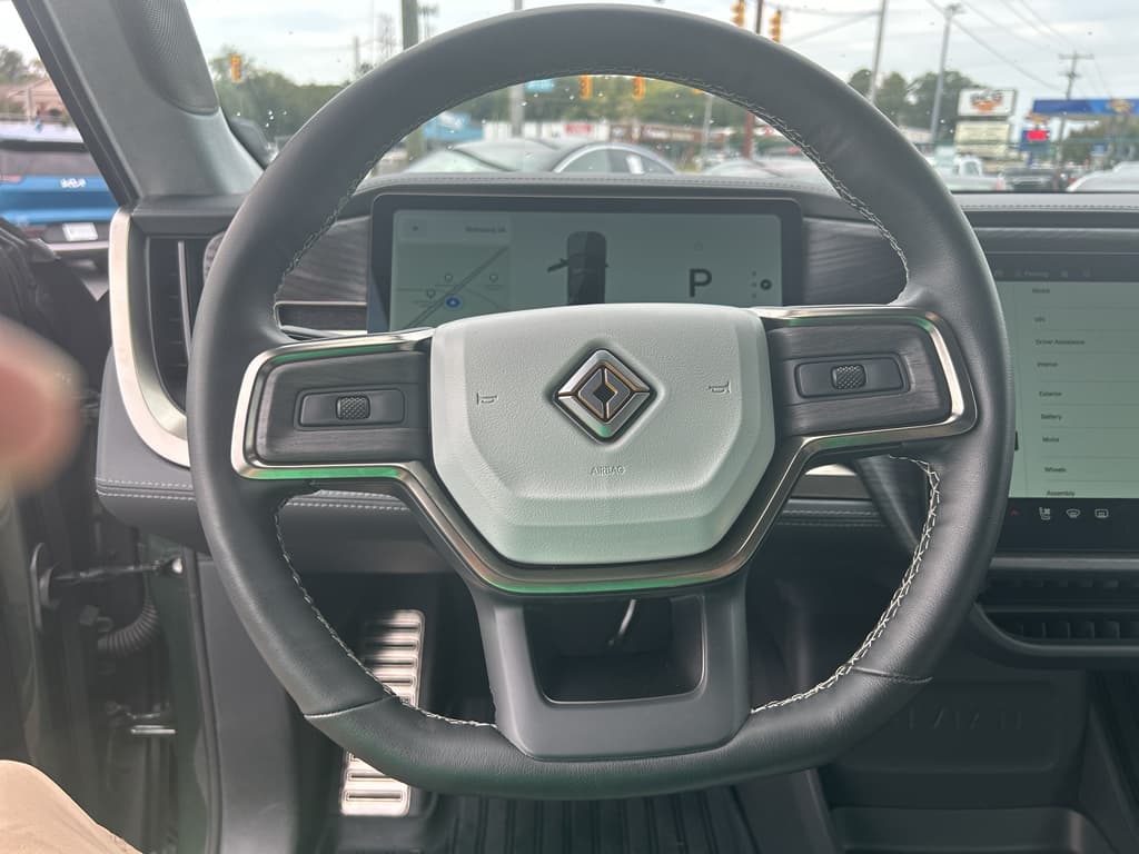 2023 Rivian R1T view 8
