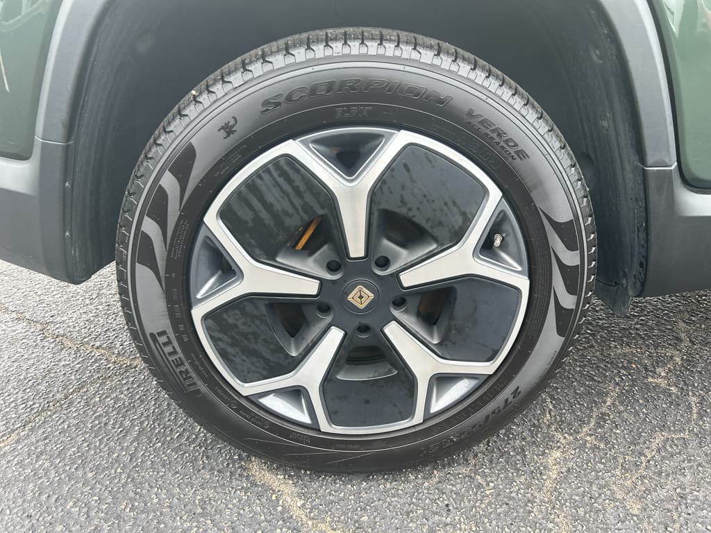 2023 Rivian R1T view 22
