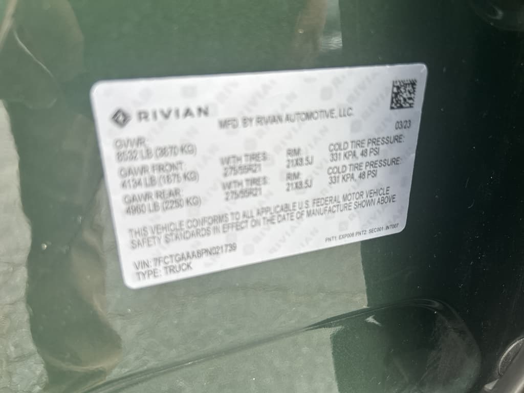 2023 Rivian R1T view 31