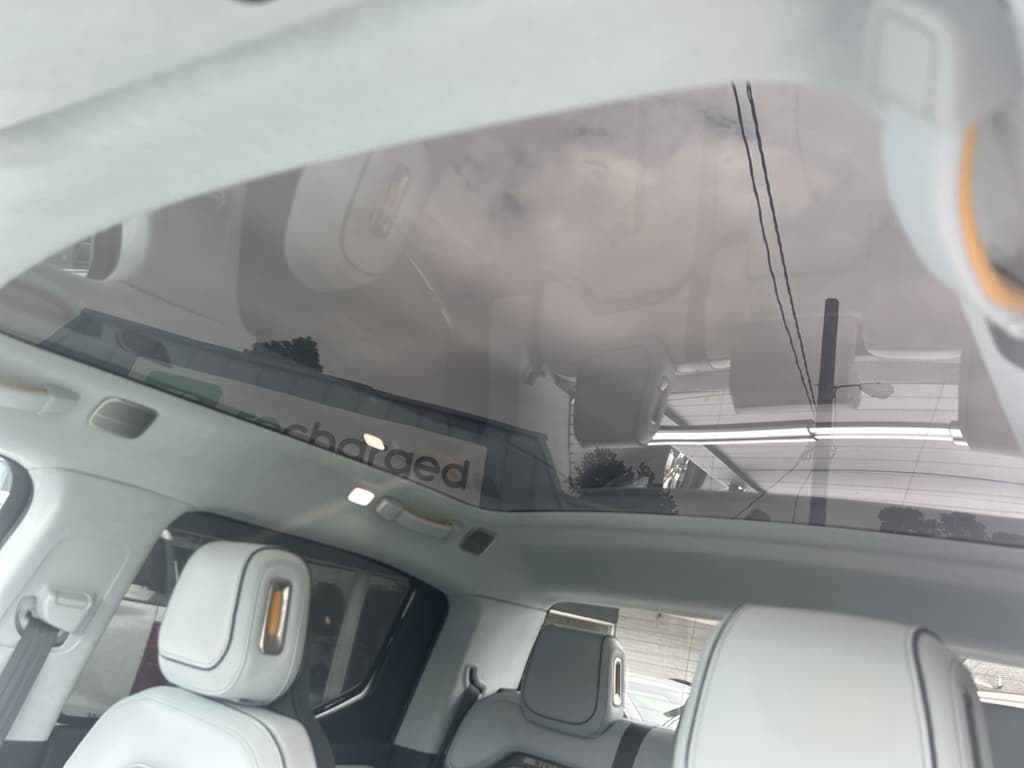 2023 Rivian R1T view 16