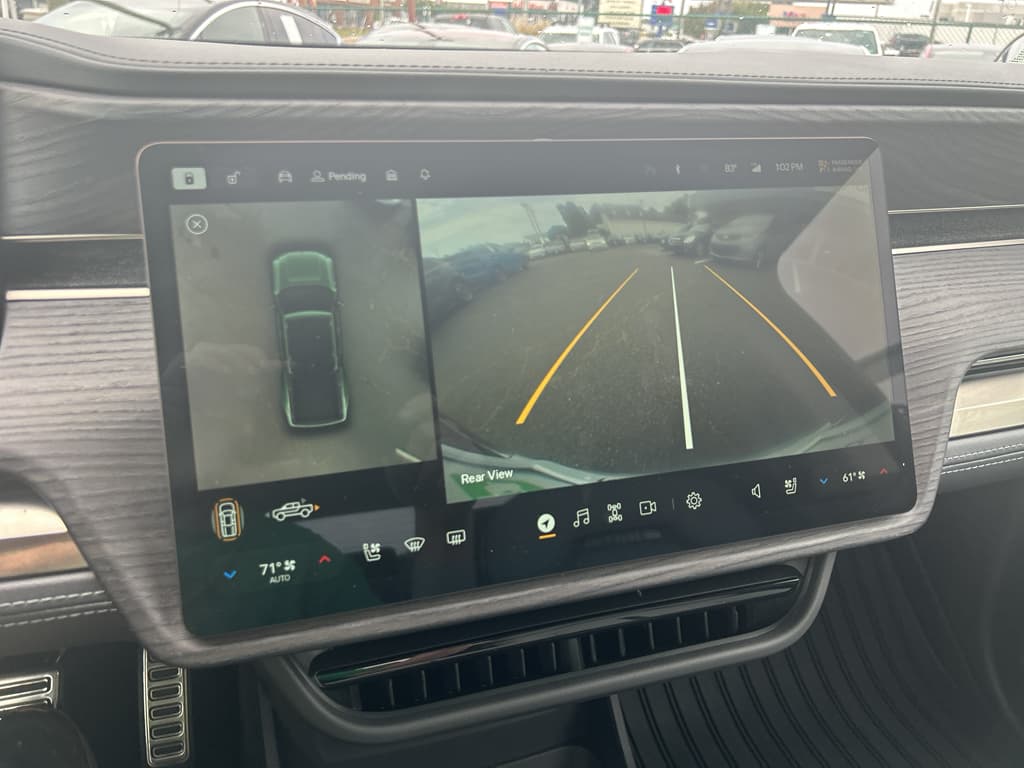 2023 Rivian R1T view 11