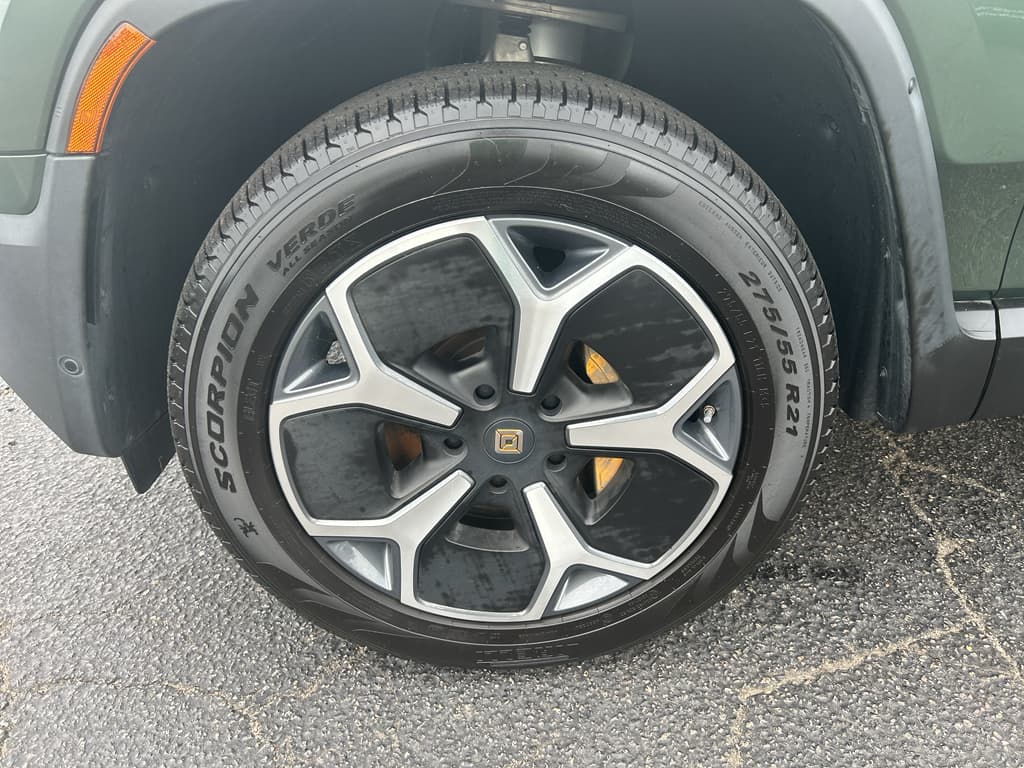 2023 Rivian R1T view 26