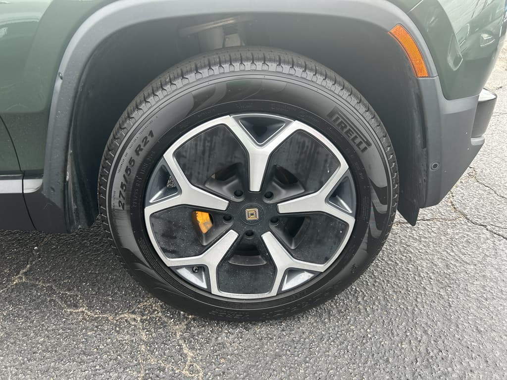 2023 Rivian R1T view 24