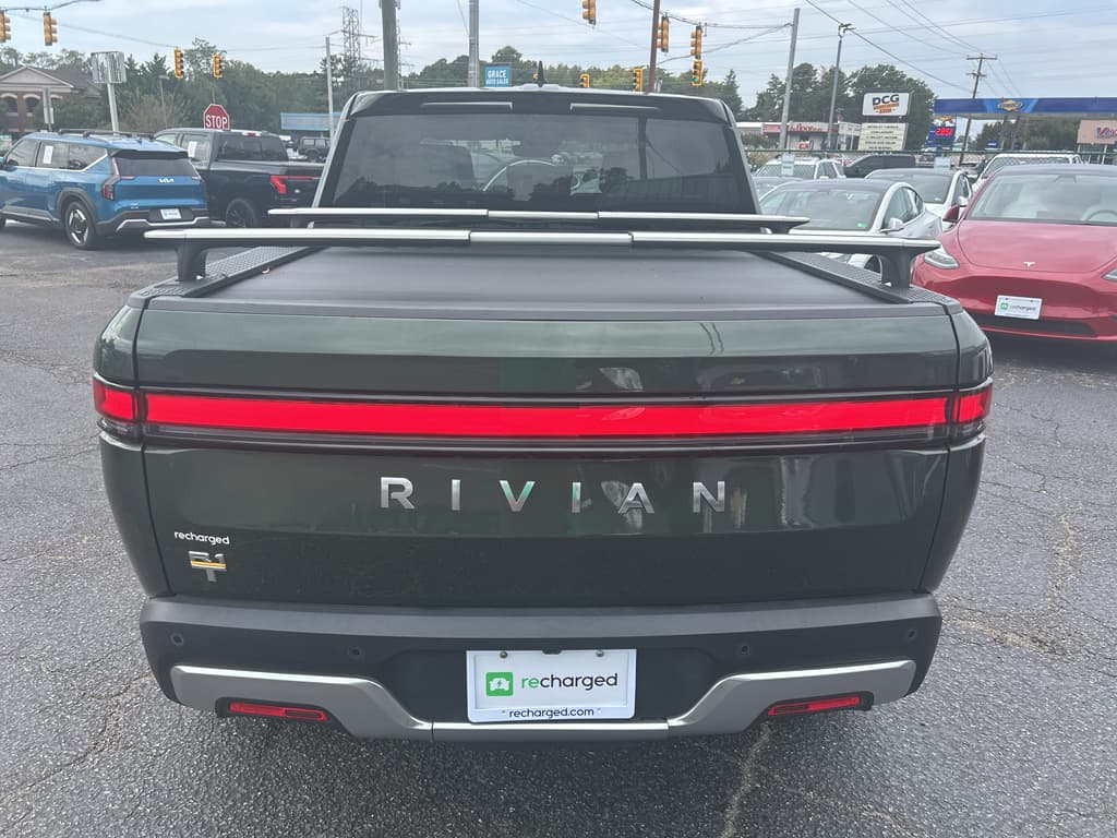 2023 Rivian R1T view 21