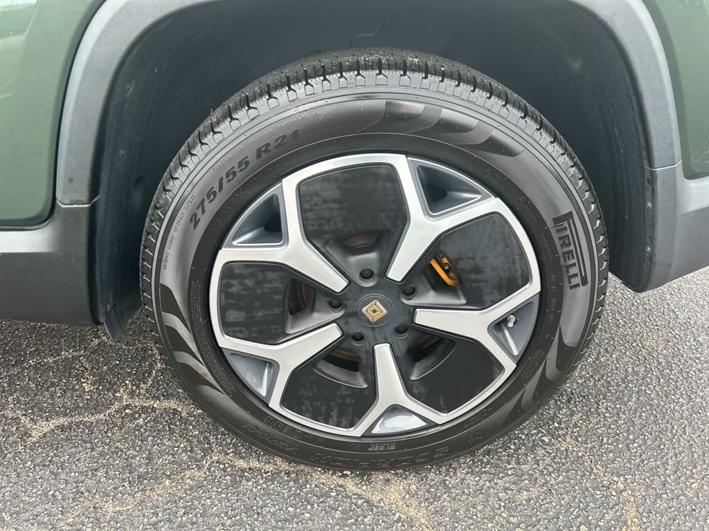 2023 Rivian R1T view 28