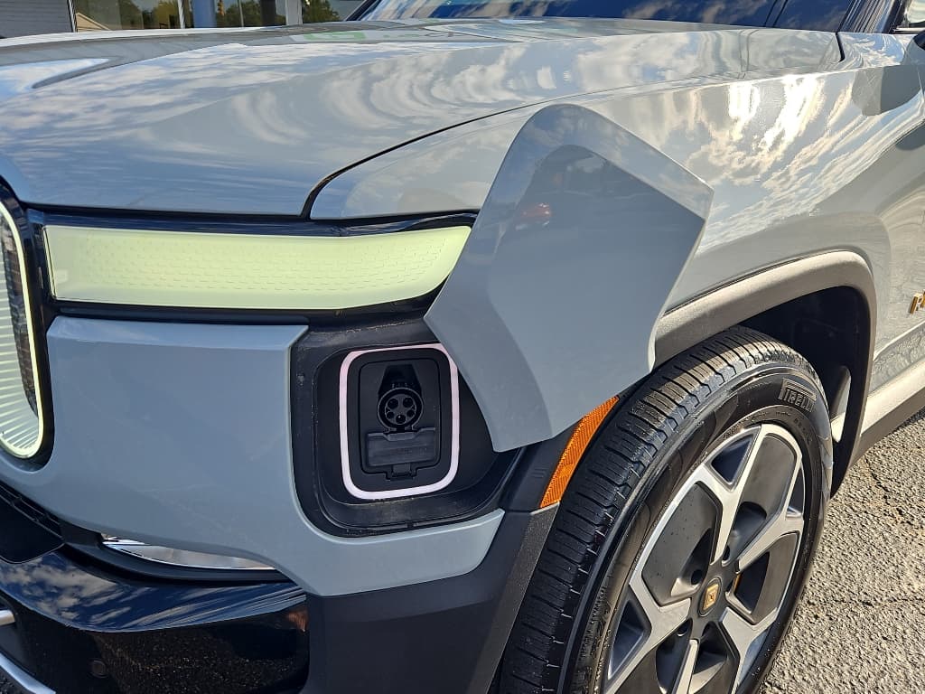 2023 Rivian R1T view 6