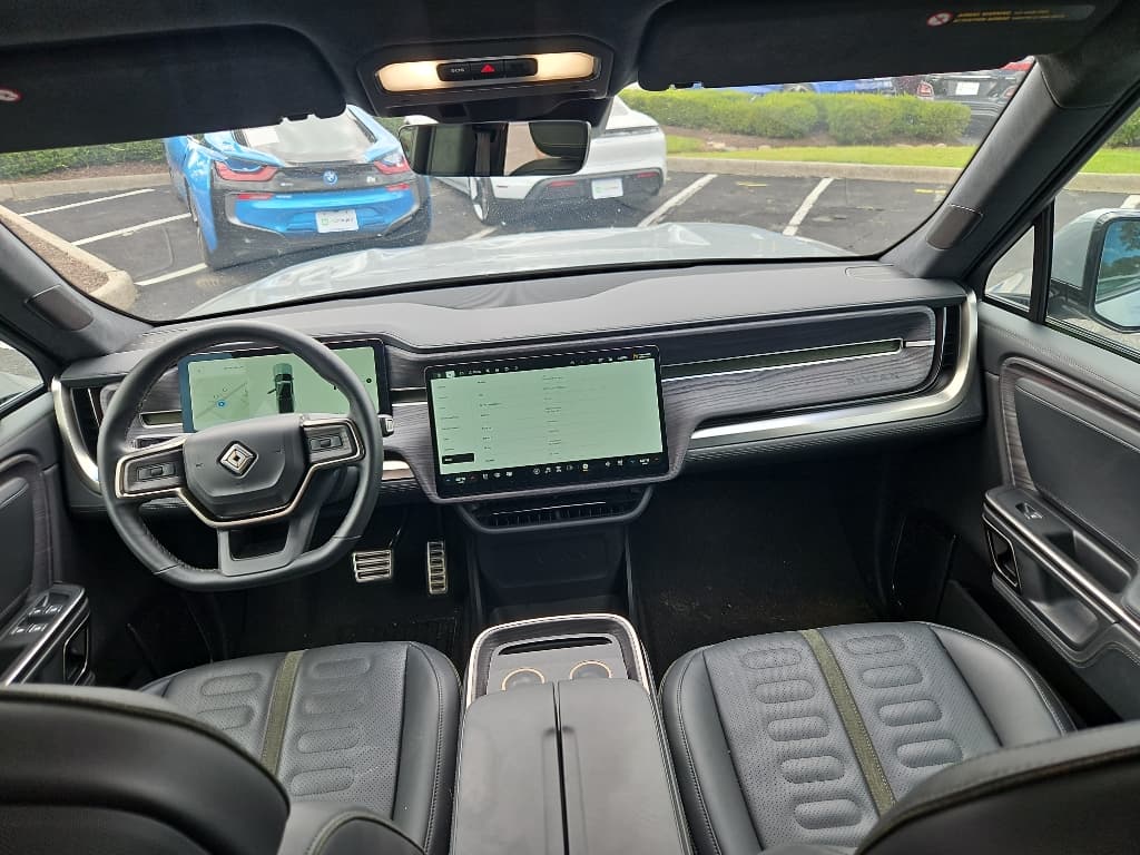 2023 Rivian R1T view 5