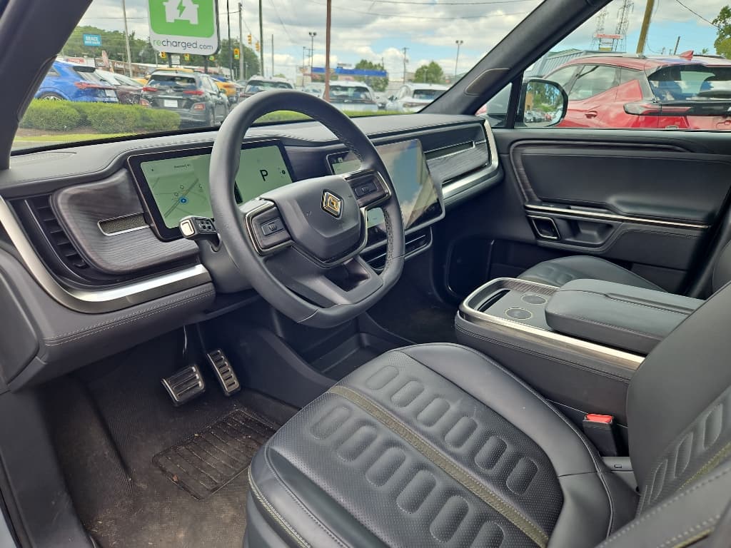 2023 Rivian R1T view 6