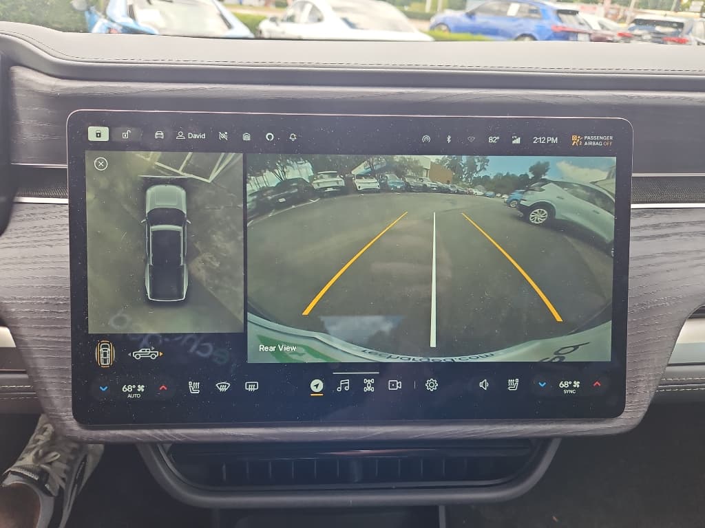 2023 Rivian R1T view 11