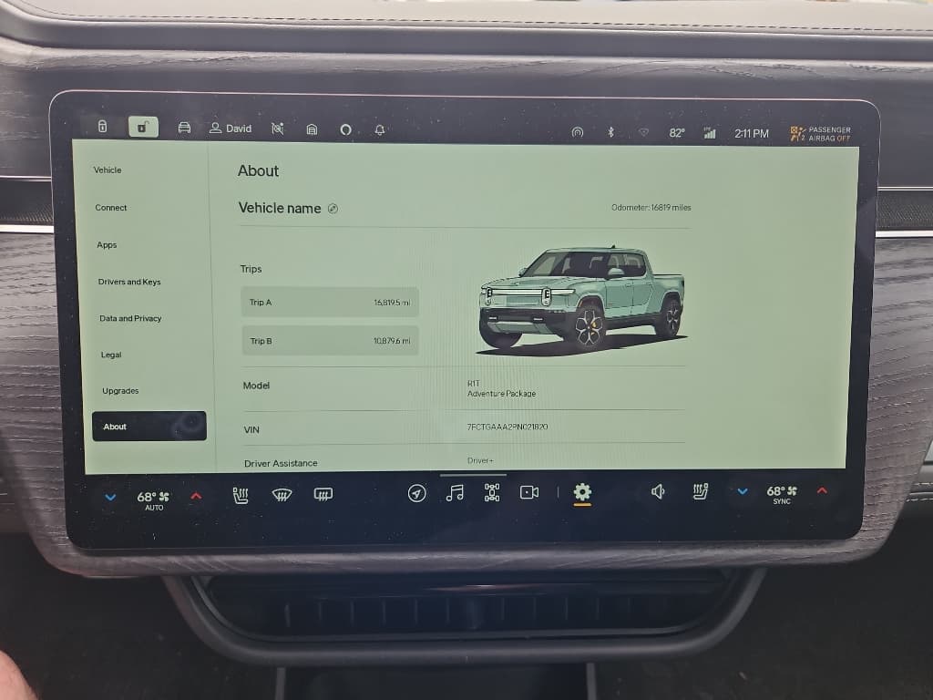 2023 Rivian R1T view 8