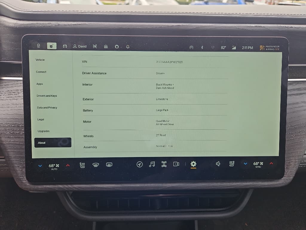 2023 Rivian R1T view 9