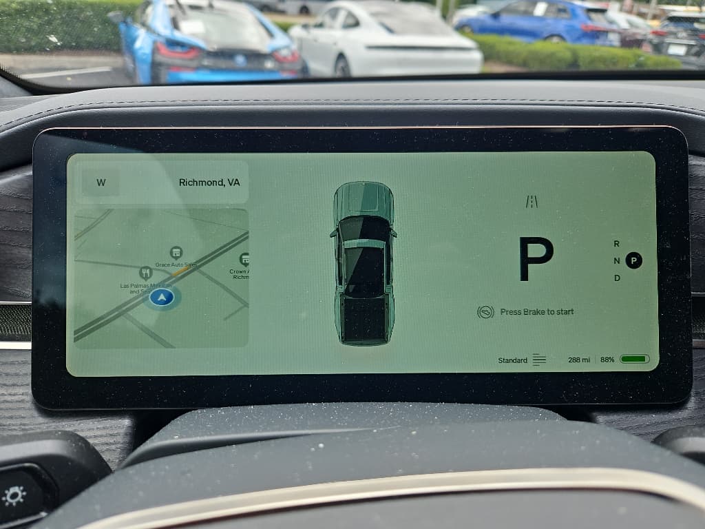 2023 Rivian R1T view 7