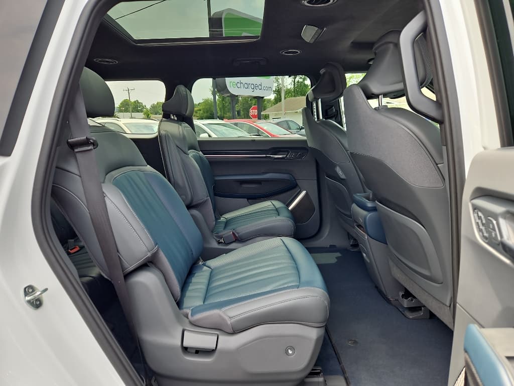 2024 Kia EV9 view 28