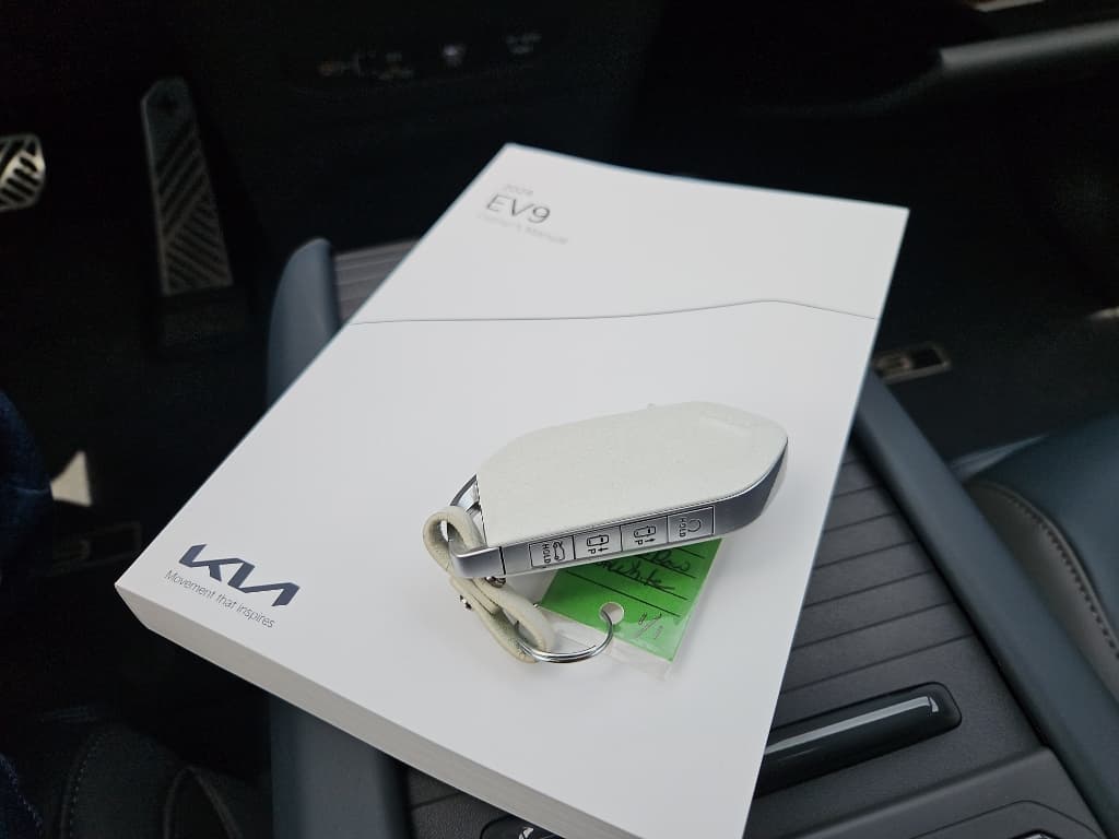 2024 Kia EV9 view 26