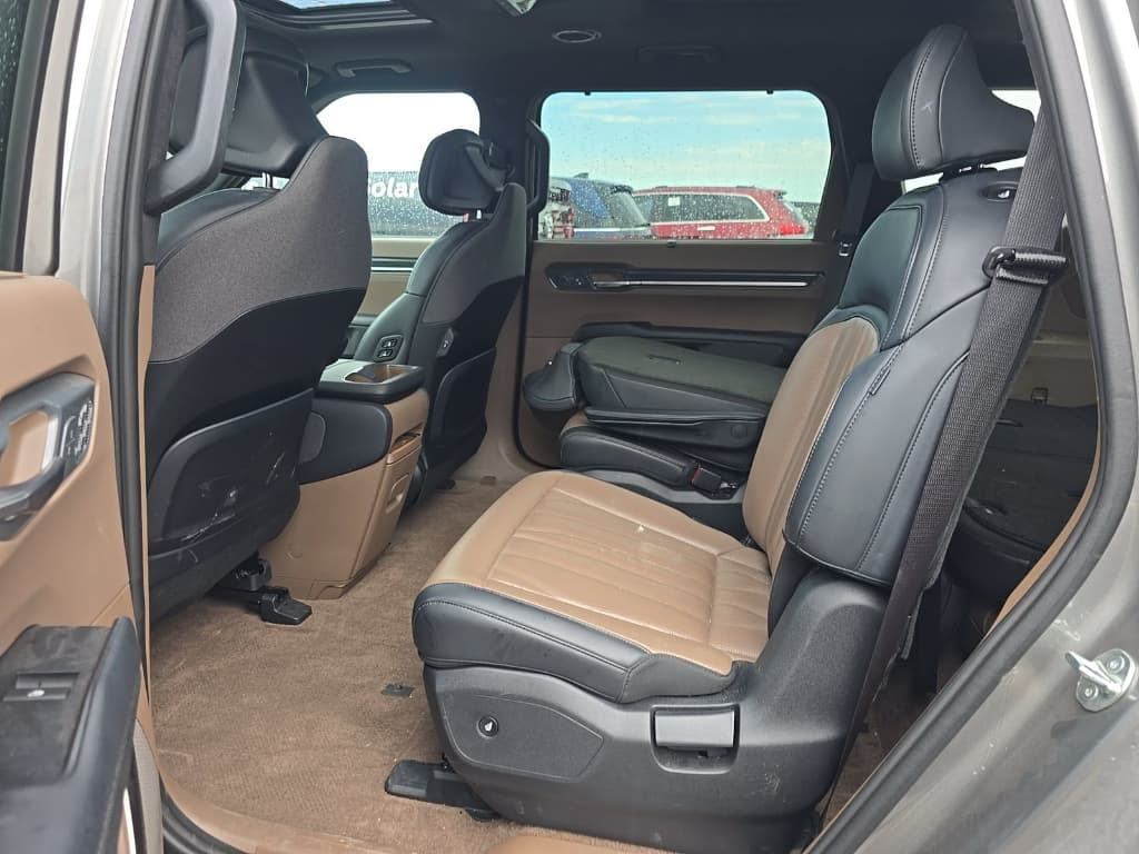 2024 Kia EV9 view 6