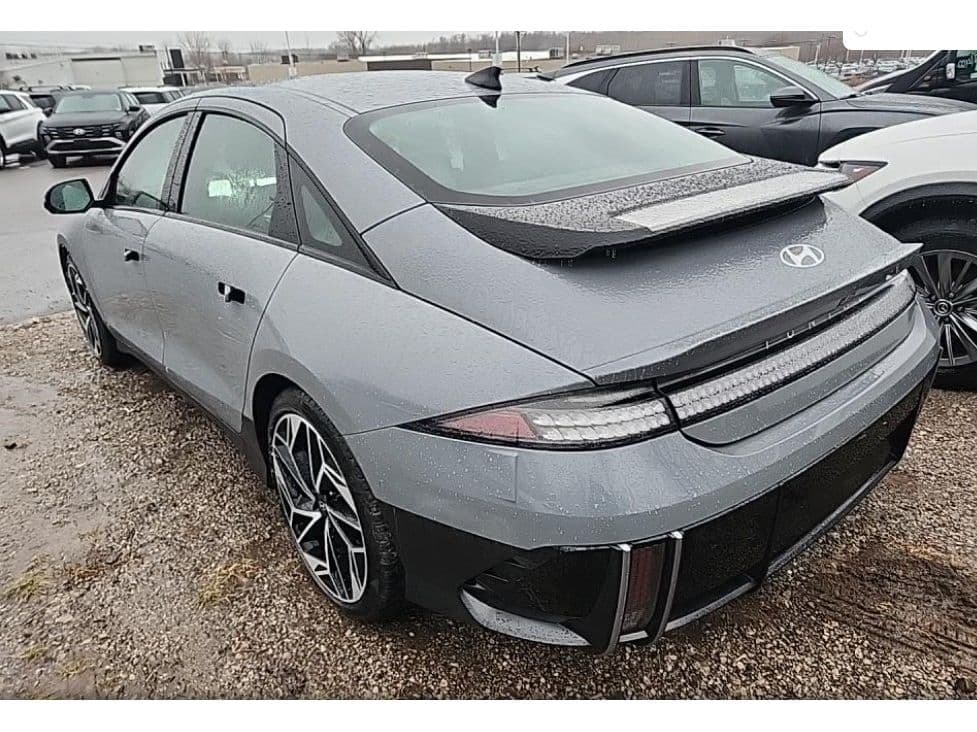 2023 Hyundai IONIQ 6 view 2