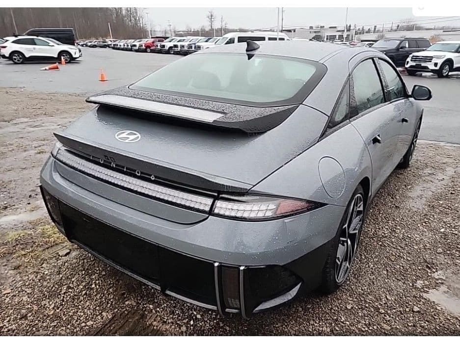 2023 Hyundai IONIQ 6 view 4