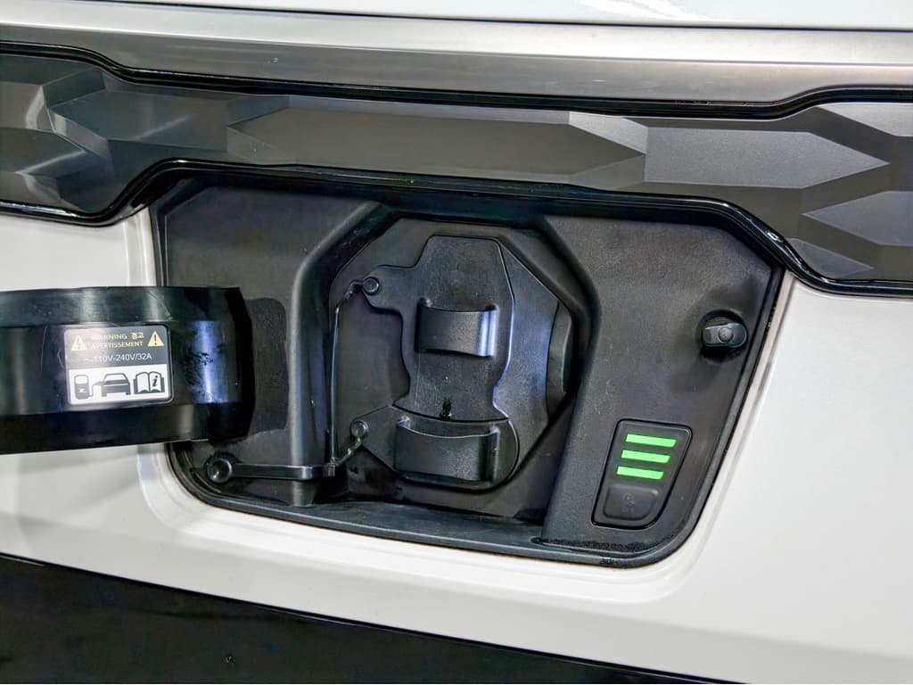 2023 Kia Niro EV view 5
