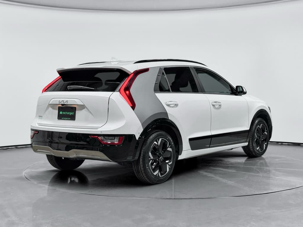 2023 Kia Niro EV view 3