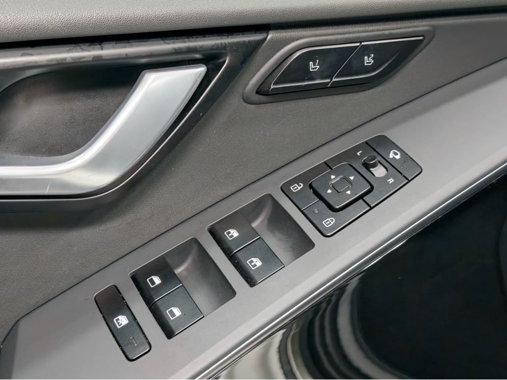 2023 Kia Niro EV view 7