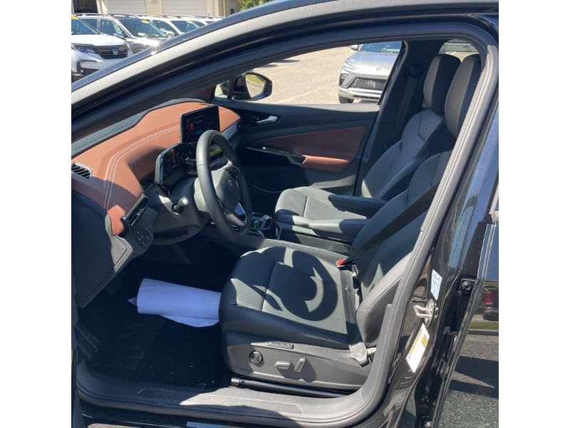 2021 Volkswagen ID.4 view 9