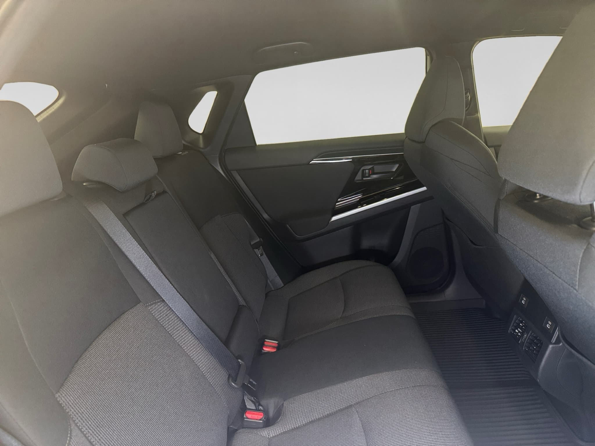 2023 Subaru Solterra view 18