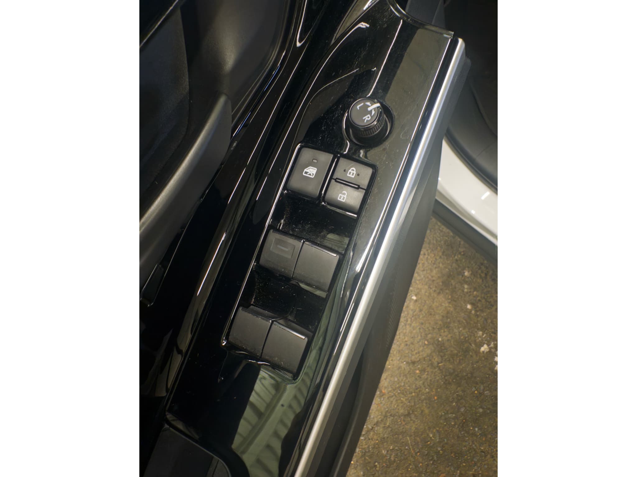 2023 Subaru Solterra view 6